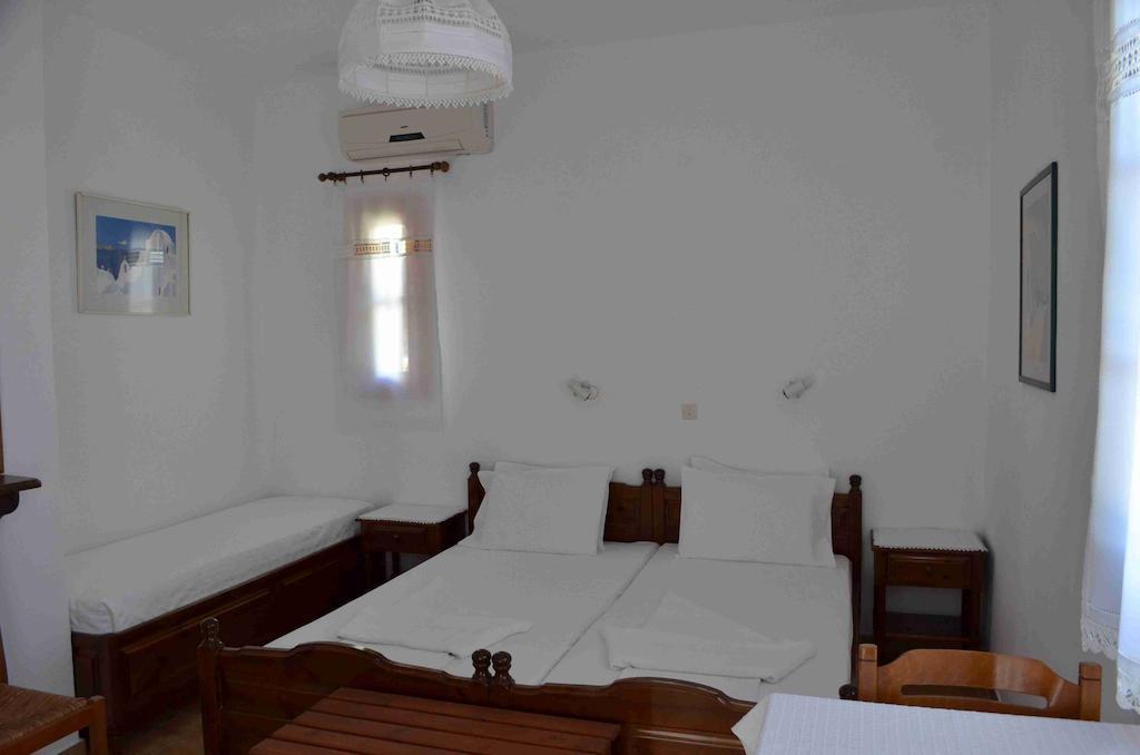 Casper'S Studios Piso Livadi Room photo
